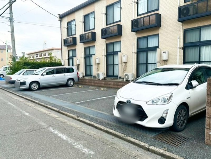 レオパレスリンデンバウム 駐車場