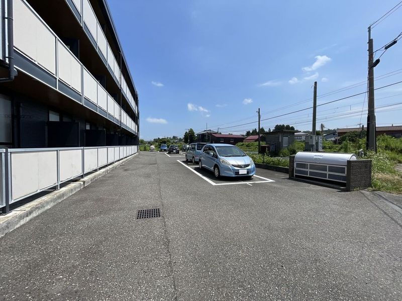 レオパレスあきは 駐車場