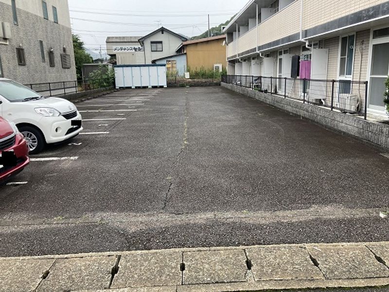 レオパレス岩田西 駐車場