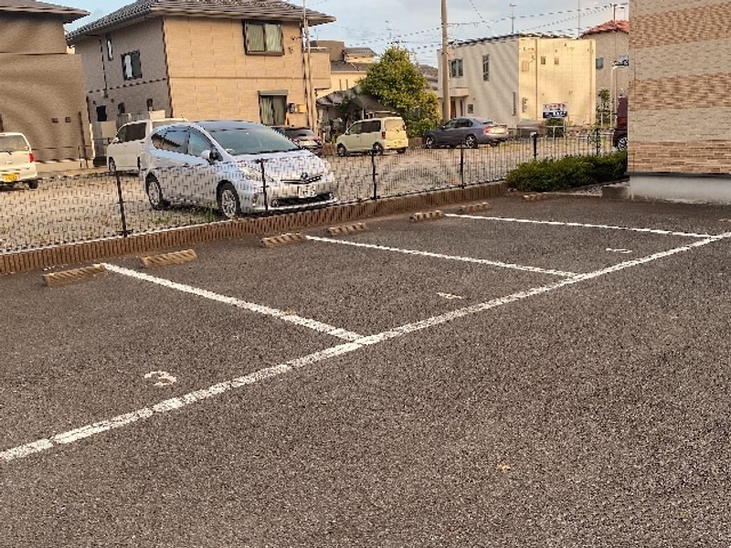 レオパレスミドリノ 駐車場