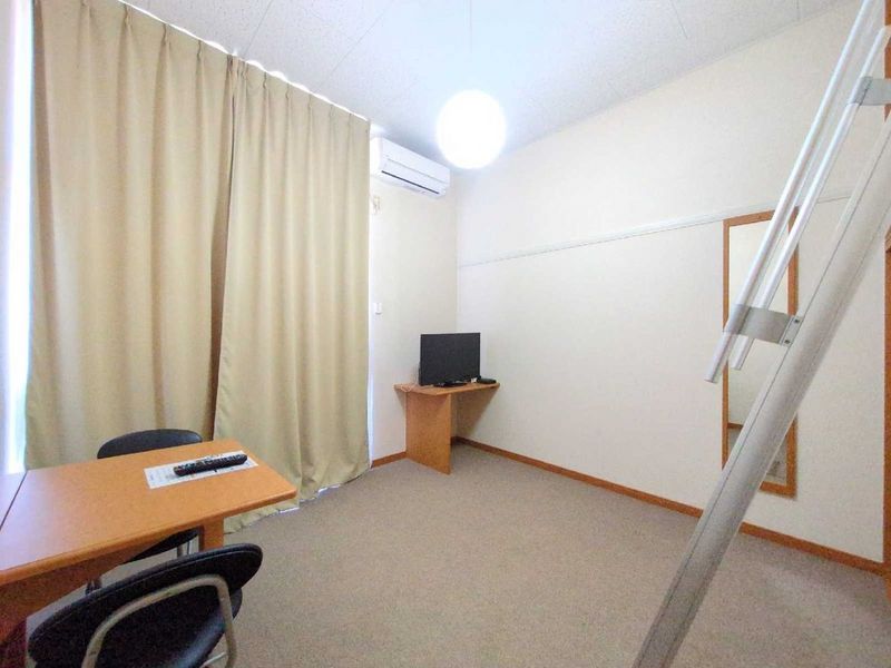 レオパレス渚 居間