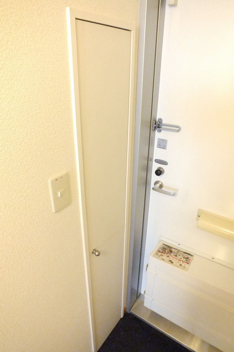 レオパレス富光 玄関