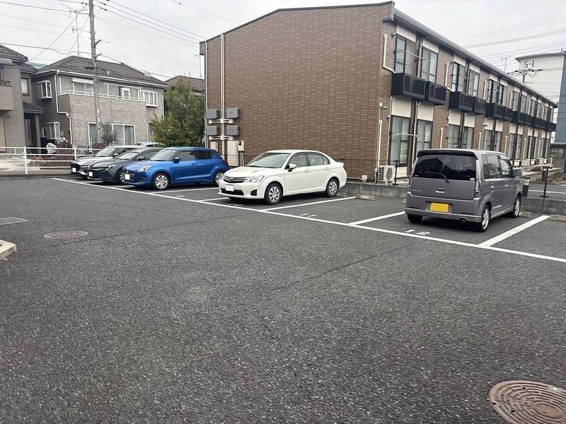 レオパレス千年の時 駐車場