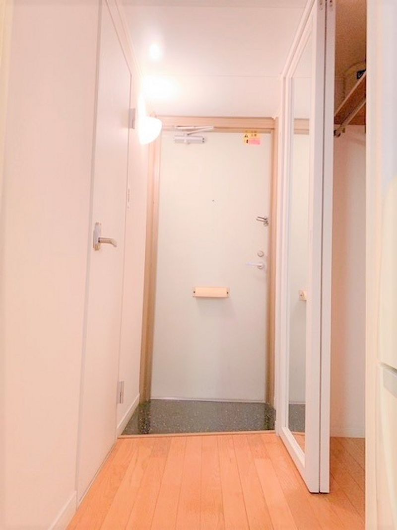 レオパレスブリリアント 玄関