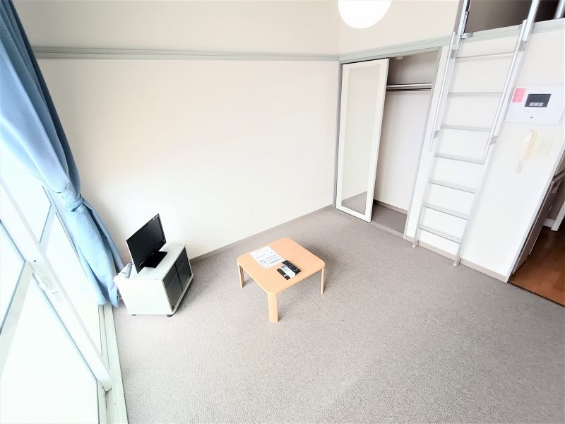 レオパレスヴィラ 居間