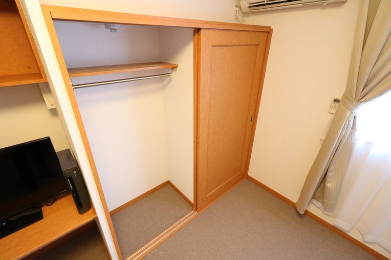 レオパレスメルシー 収納