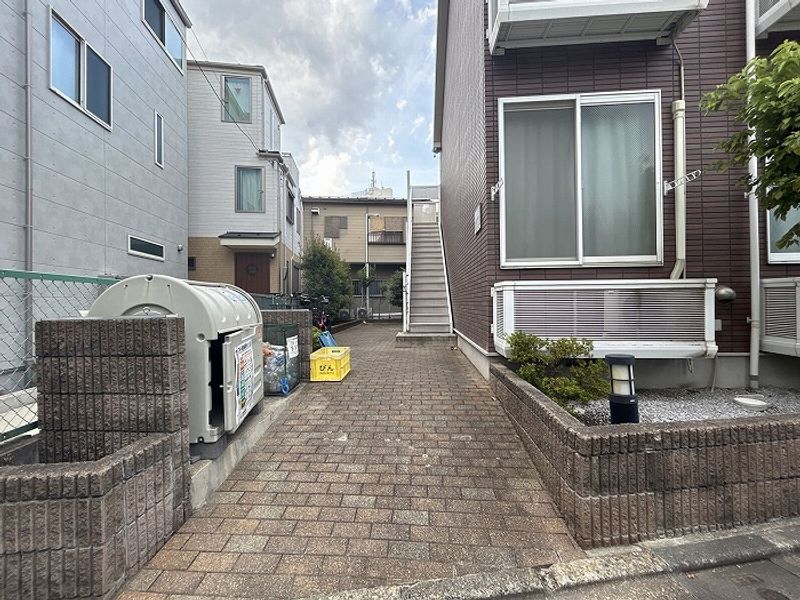 レオパレスエターナル エントランス