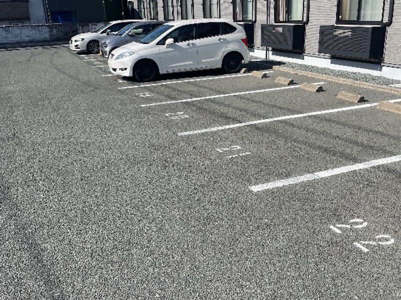 レオパレス紅葉 駐車場