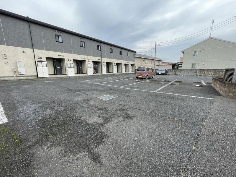 レオパレスさぎしまⅤ 駐車場