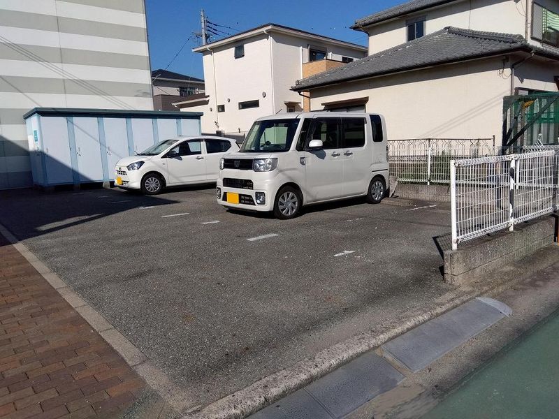 レオパレス天神Ⅱ 駐車場