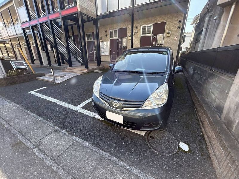 レオパレスハロー越谷 駐車場