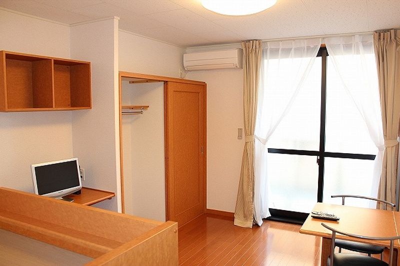 レオパレス山王パーク 居間
