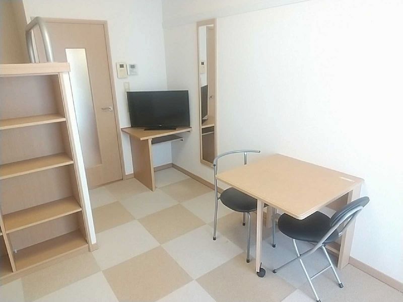 レオパレス所沢航空公園 居間