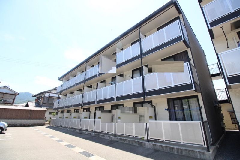 レオパレスグランデタカヤマⅡ 外観