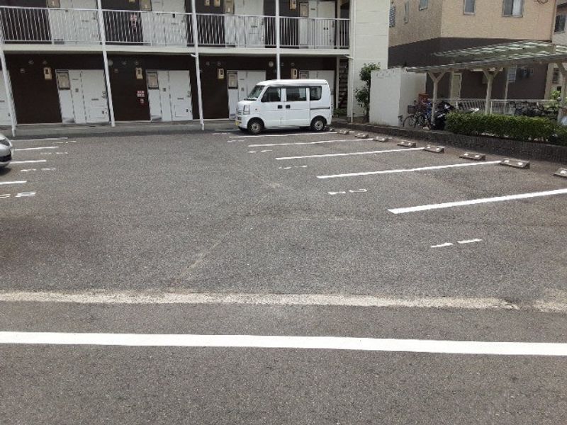 レオパレスパル３ 駐車場