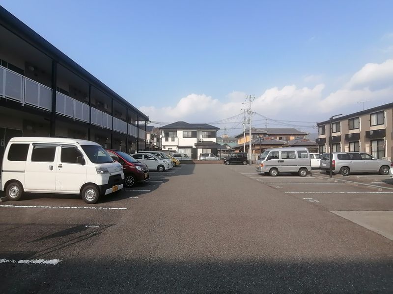 レオパレス山崎Ａ 駐車場
