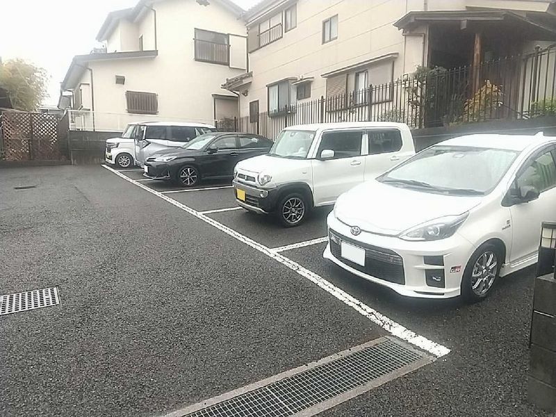 レオパレスソレイユ 駐車場
