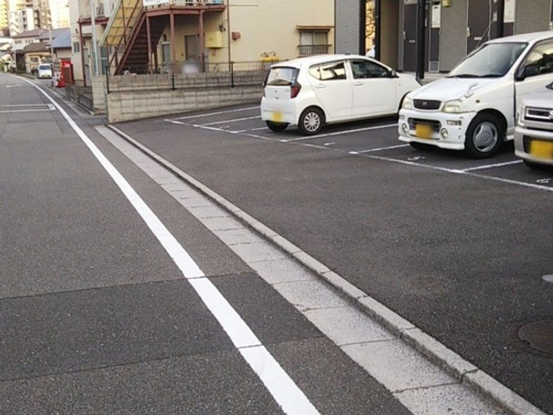レオパレス王子山の手町 駐車場