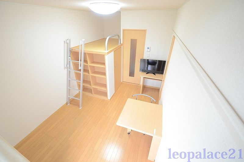 レオパレス白坪 居間