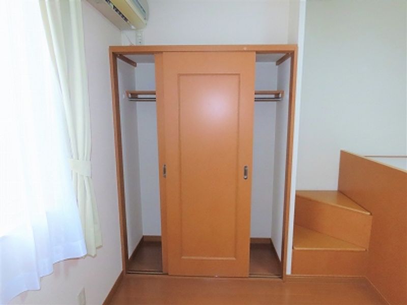 レオパレスブルガリ 収納