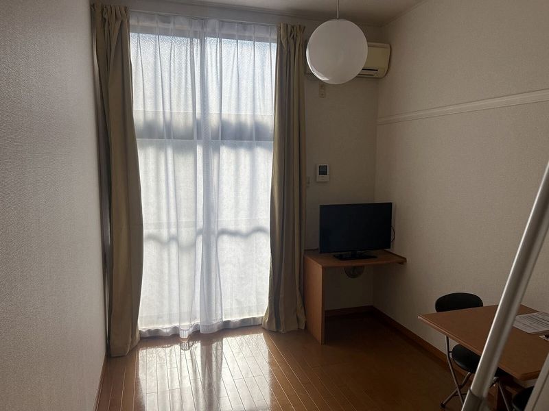 レオパレスピーヌス 居間