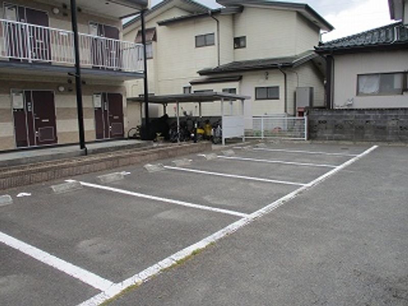 レオパレスアビテＴＡＧＯ 駐車場