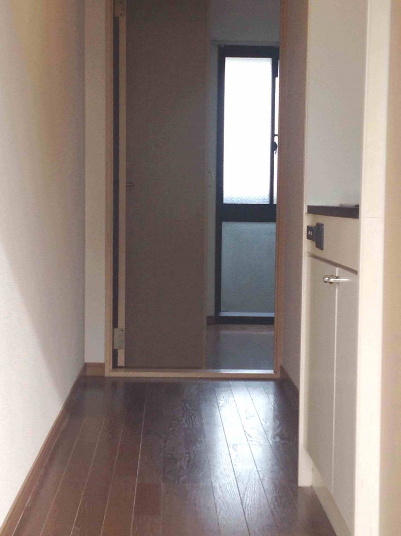 レオパレスルネッサ 玄関