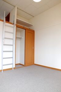レオパレスプランドールＫＯＺＵ 居間