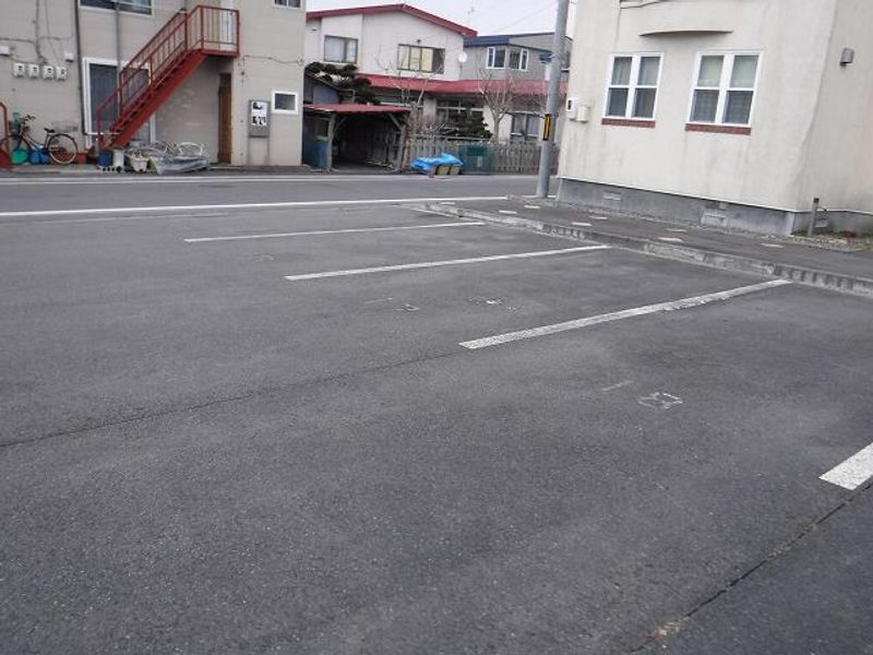 レオパレスランサーマリン 駐車場