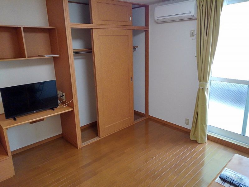 レオパレスＣｏｚｙ　ｃｏｕｒｔ 居間