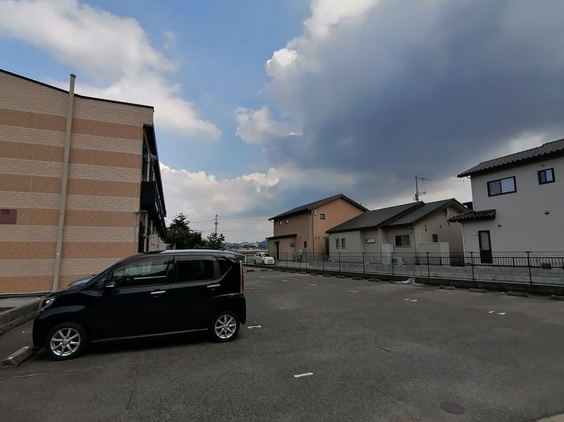 レオパレス竹寅 駐車場