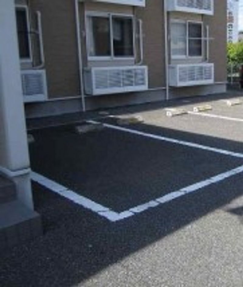 レオパレスタミチ 駐車場