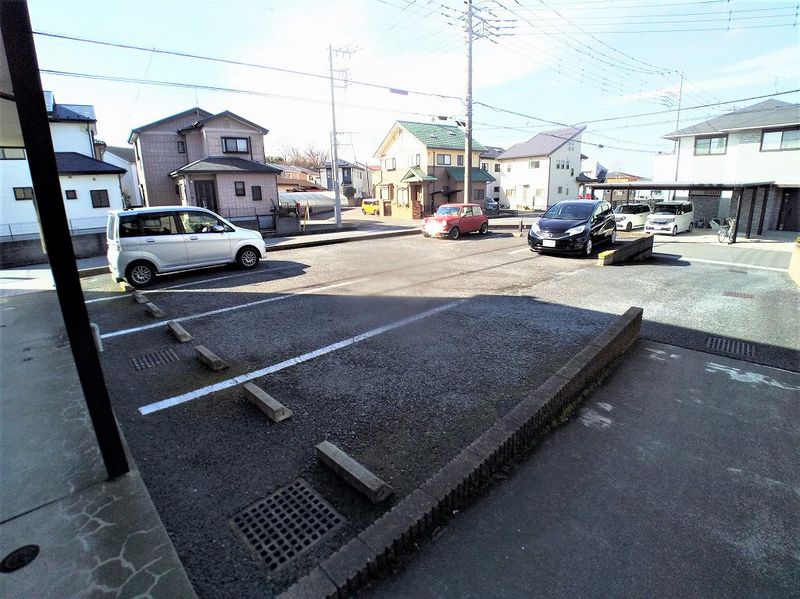 レオパレス殿山 駐車場