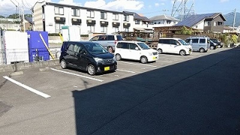 レオパレスのぞみ 駐車場