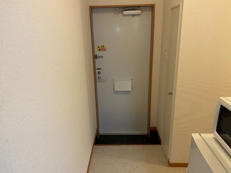 レオパレス西波止場 玄関