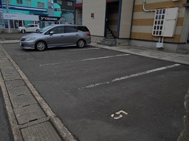 レオパレスクレアモント 駐車場