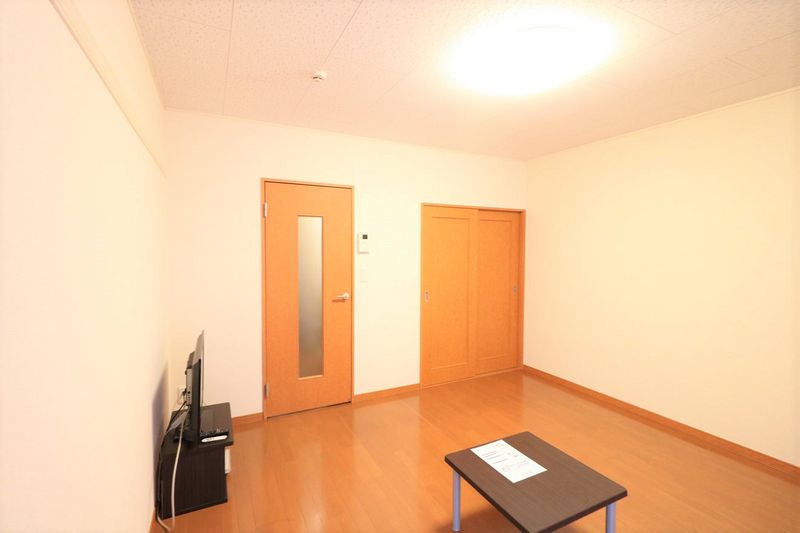 レオパレス山科椥辻 居間