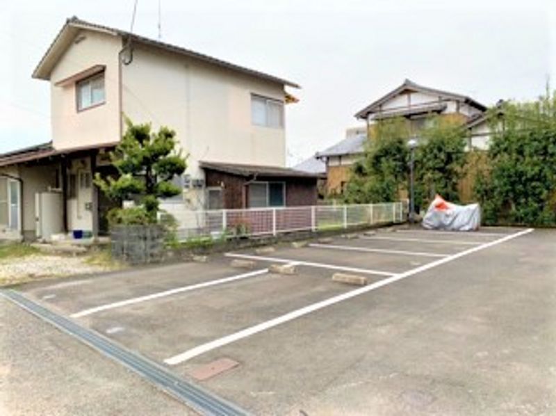 レオパレスエヴァ 駐車場