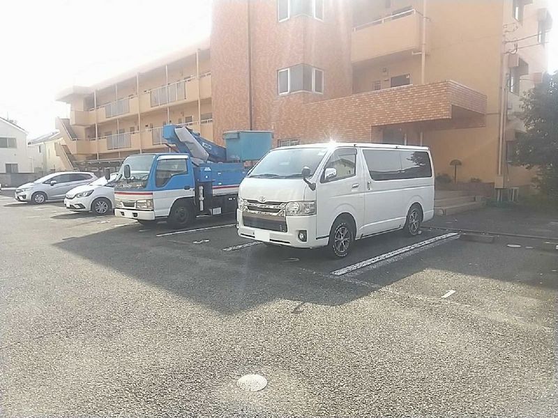 レオパレスグリフィンドール 駐車場