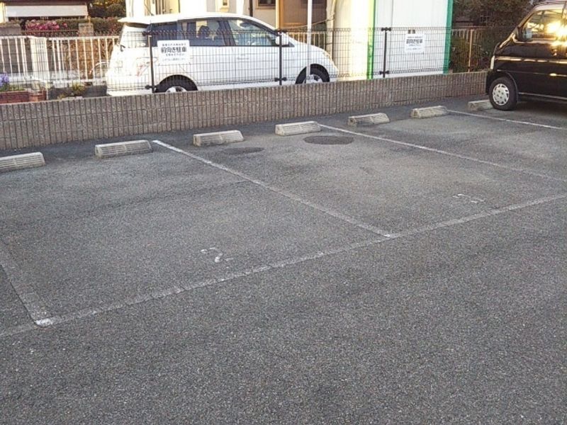 レオパレスボヌールⅡ 駐車場