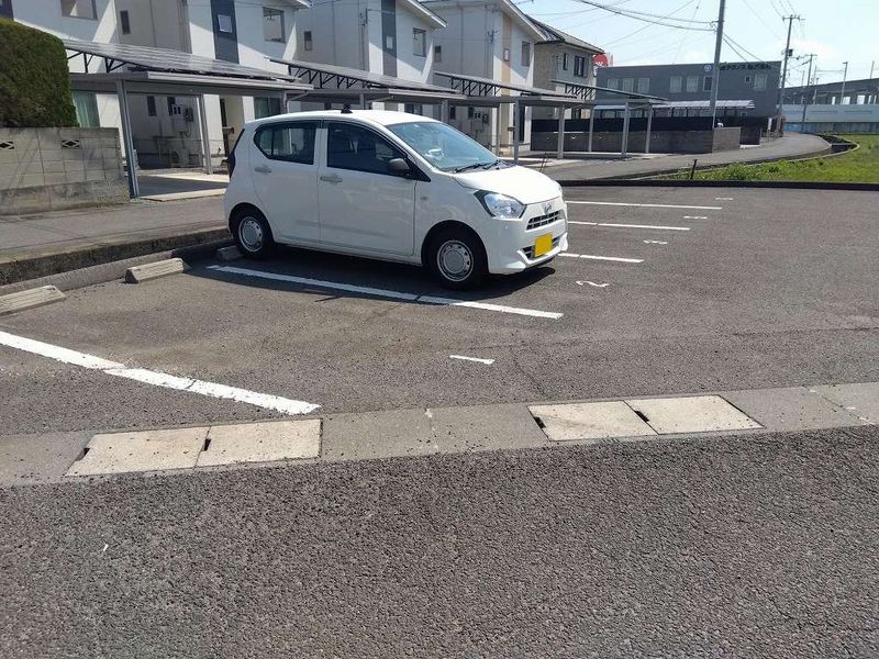 レオパレスソレーユ 駐車場