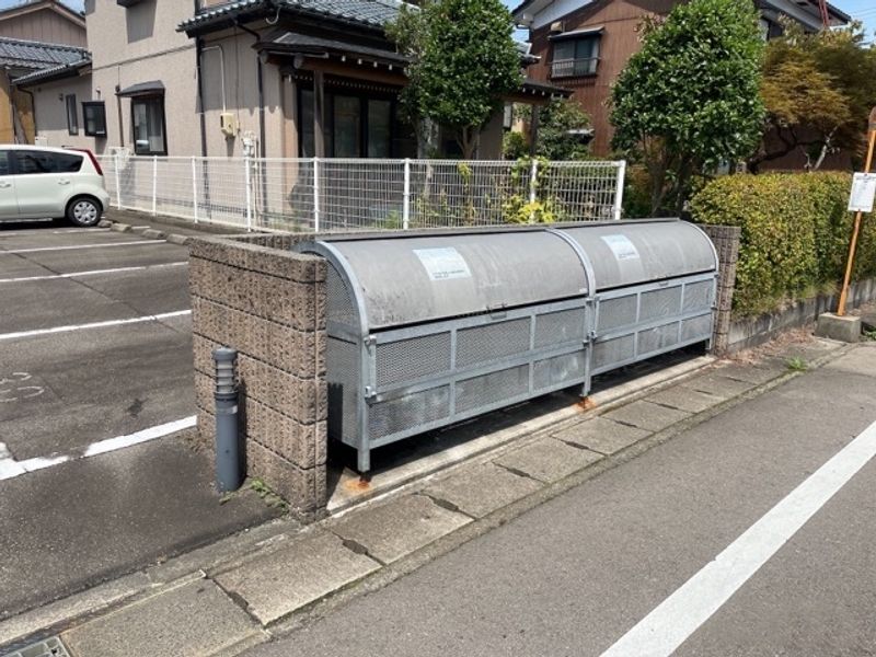 レオネクスト英　Ｂ 共用部分