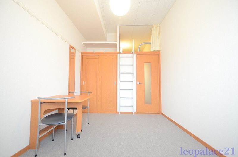 レオパレスシード 居間