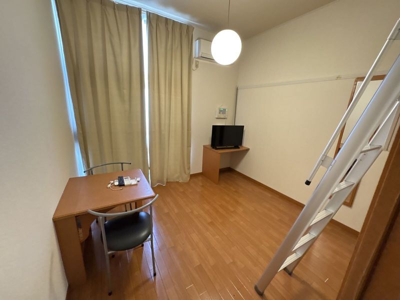 レオパレスバックス 居間