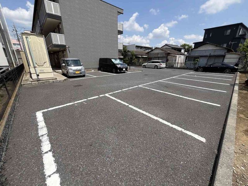 レオパレスハッピーブリッジ 駐車場