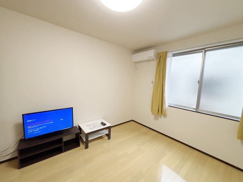 CLEINO IIDA Living room