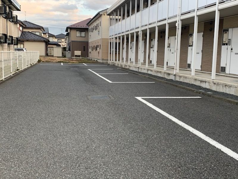 レオパレスサンクフル 駐車場