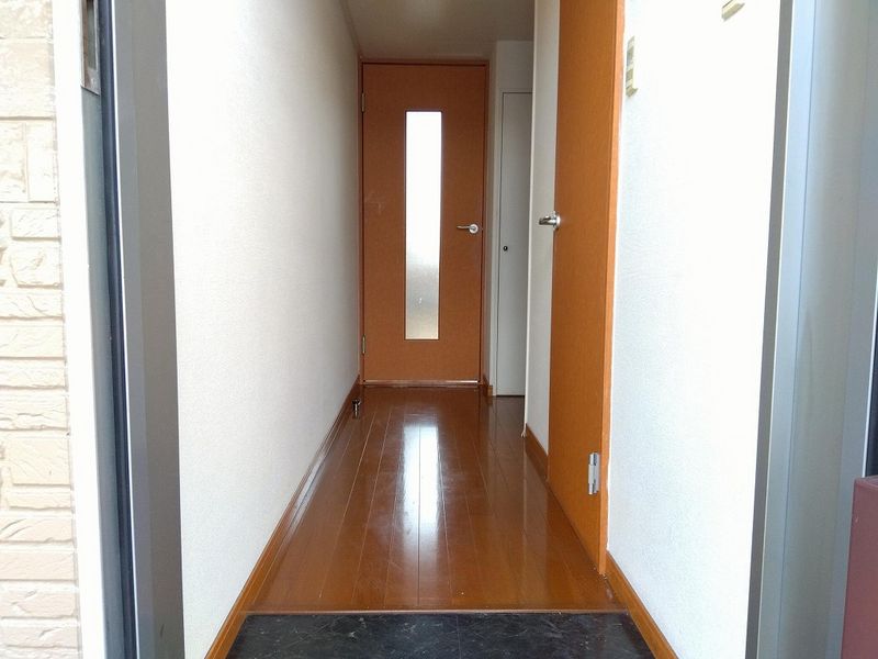 レオパレスラパン 玄関