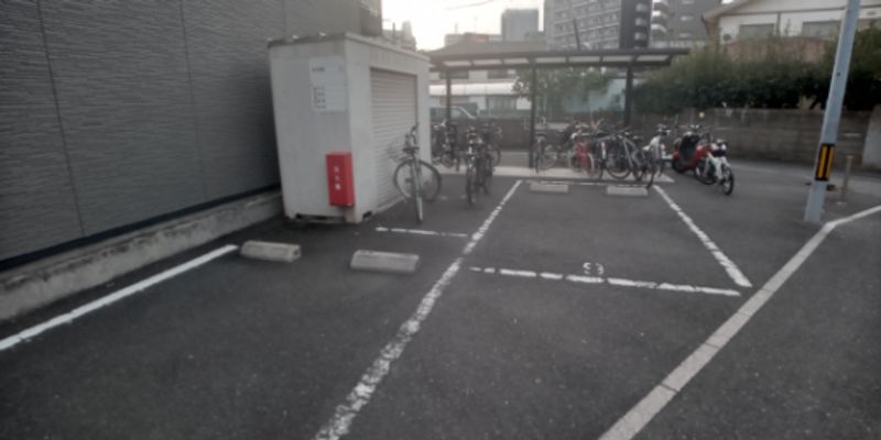 レオパレスシャルム宝 駐車場