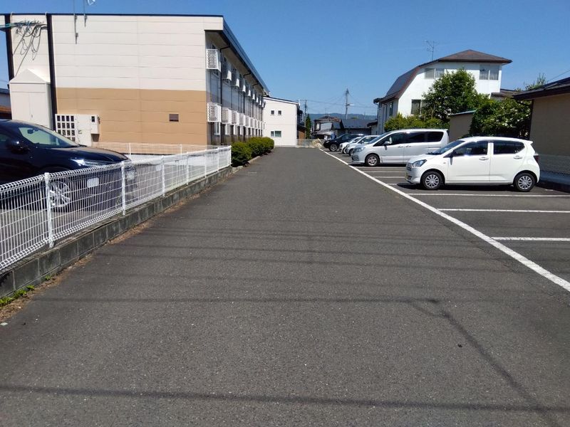 レオパレス雅 駐車場